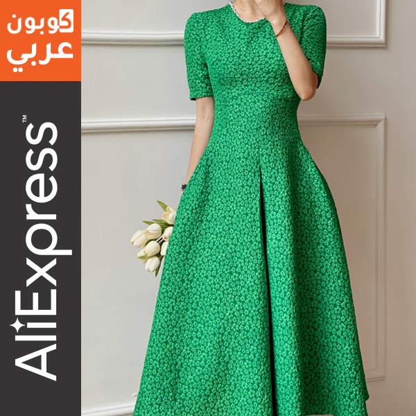 فستان اخضر بنقوش الزهور
